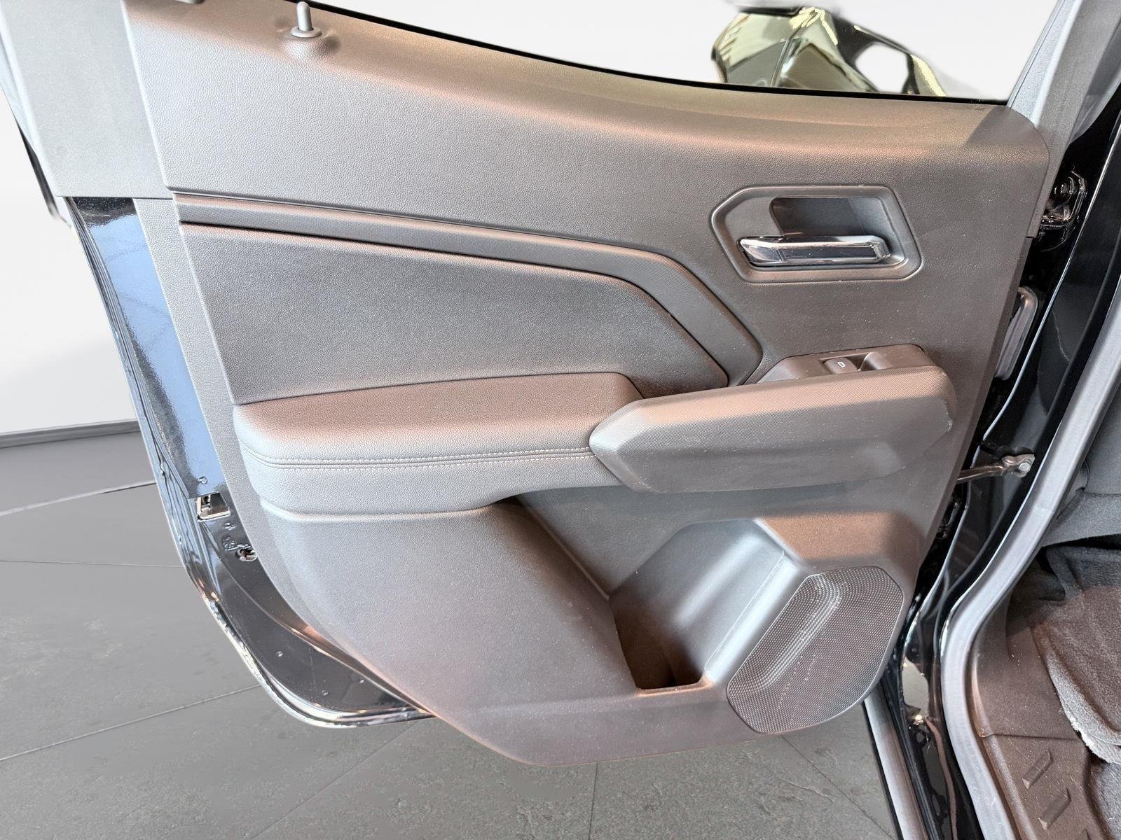 Used 2025 Onyx Black GMC Elevation image 22
