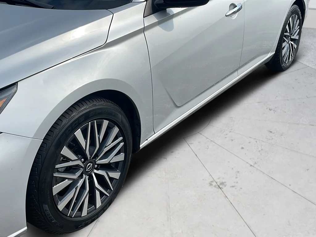 Used 2025 Silver Nissan 2.5 SV image 44