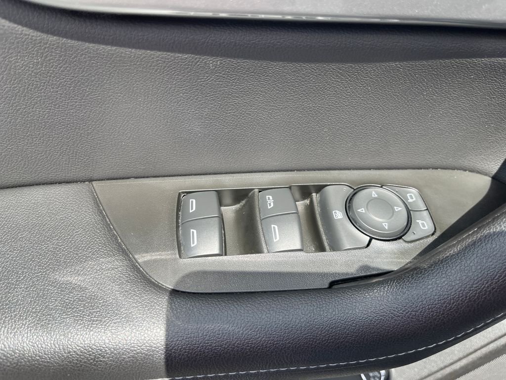Used 2020 White Chevrolet LT image 10