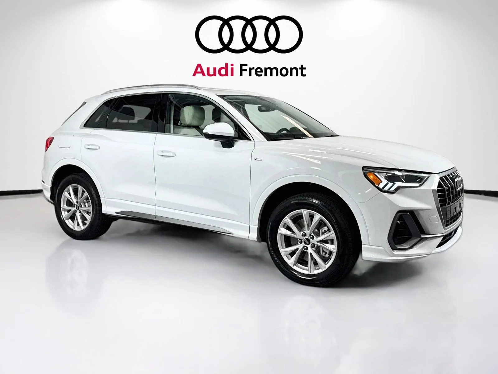 Used 2025 Glacier White Audi S line Premium image 29