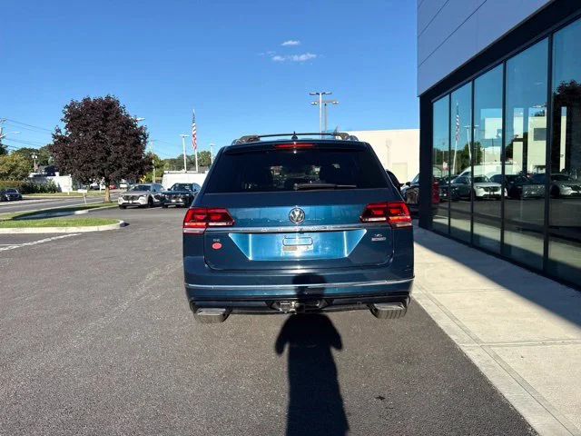 Used 2019 Blue Volkswagen 3.6L V6 SE image 3