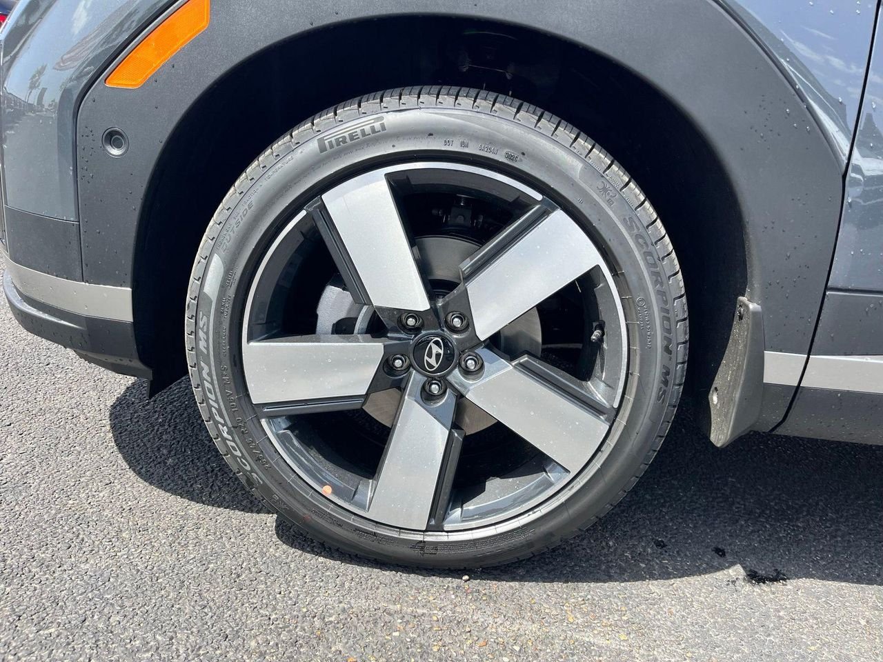 New 2027 Gray Hyundai Limited FWD image 7