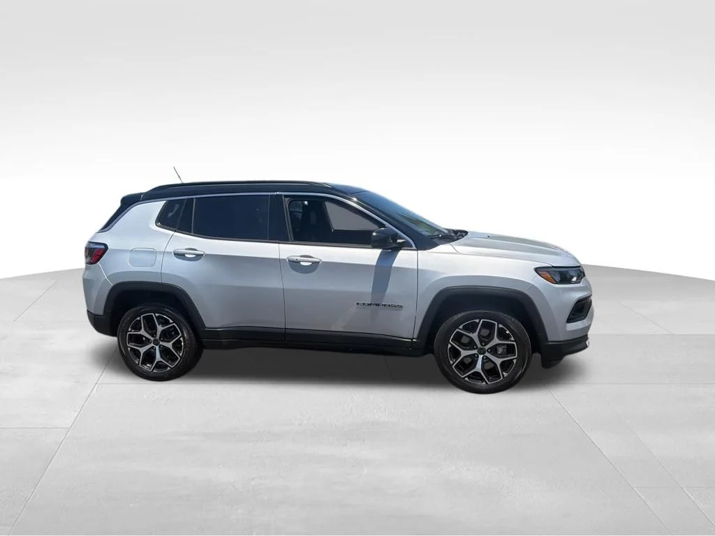 Used 2025 Silver Jeep Limited image 4