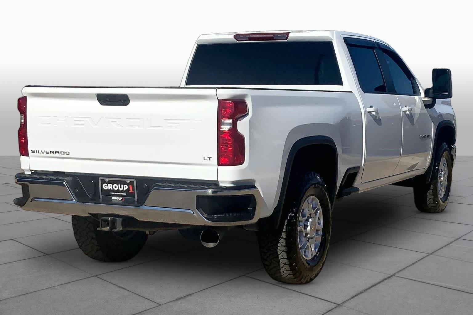 Used 2024 Summit White Chevrolet LT image 13