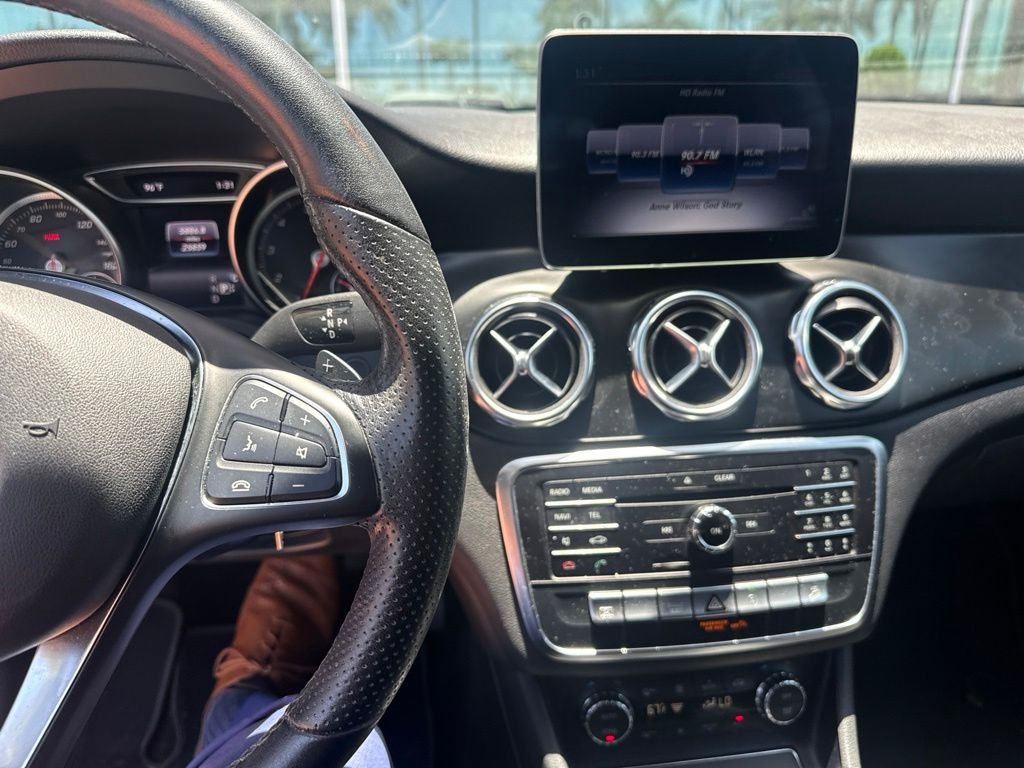 Used 2020 White Mercedes-Benz GLA 250 image 4