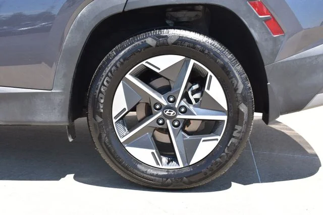 Used 2025 Gray Hyundai SEL Convenience image 8