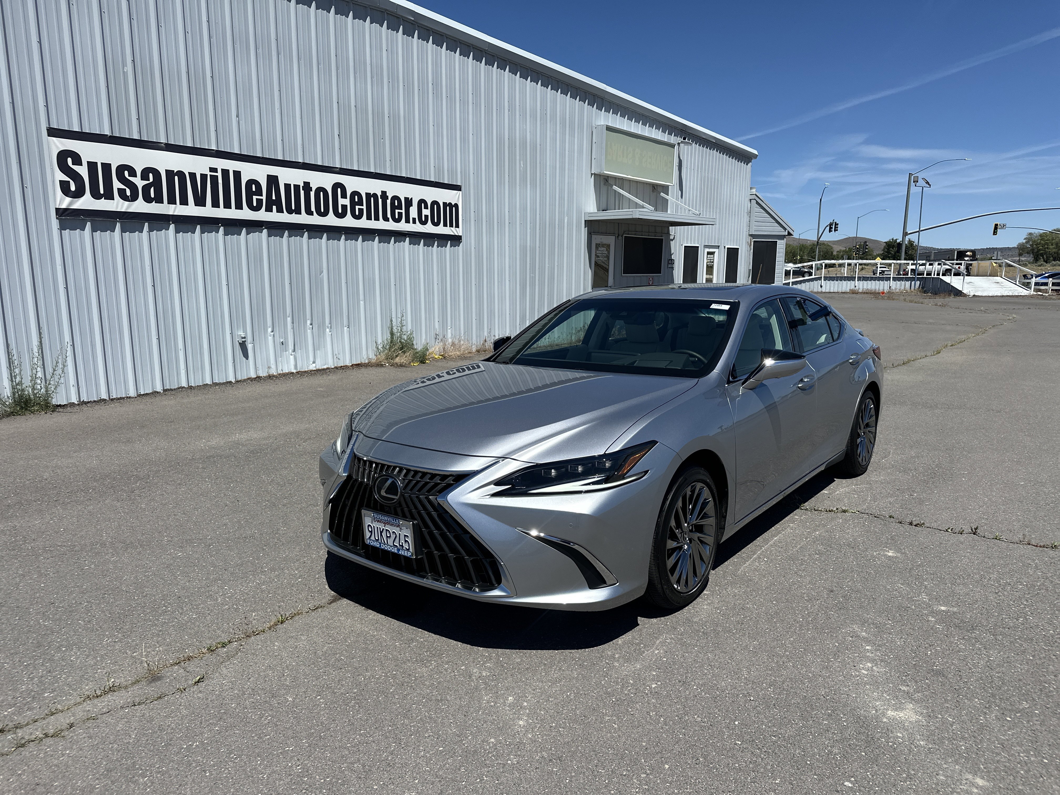2025 Lexus ES 300h 300h Luxury's photo