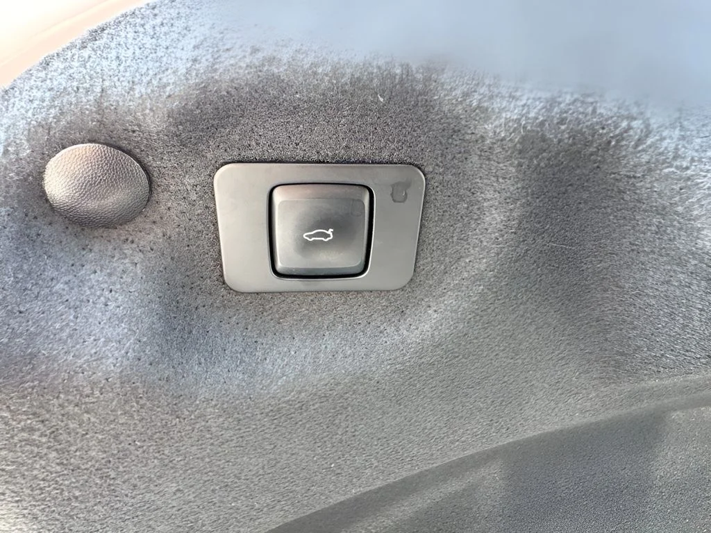 Used 2019 White Lincoln Reserve image 30