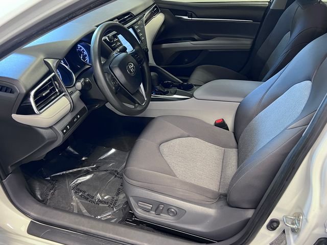 Used 2018 White Toyota LE image 6