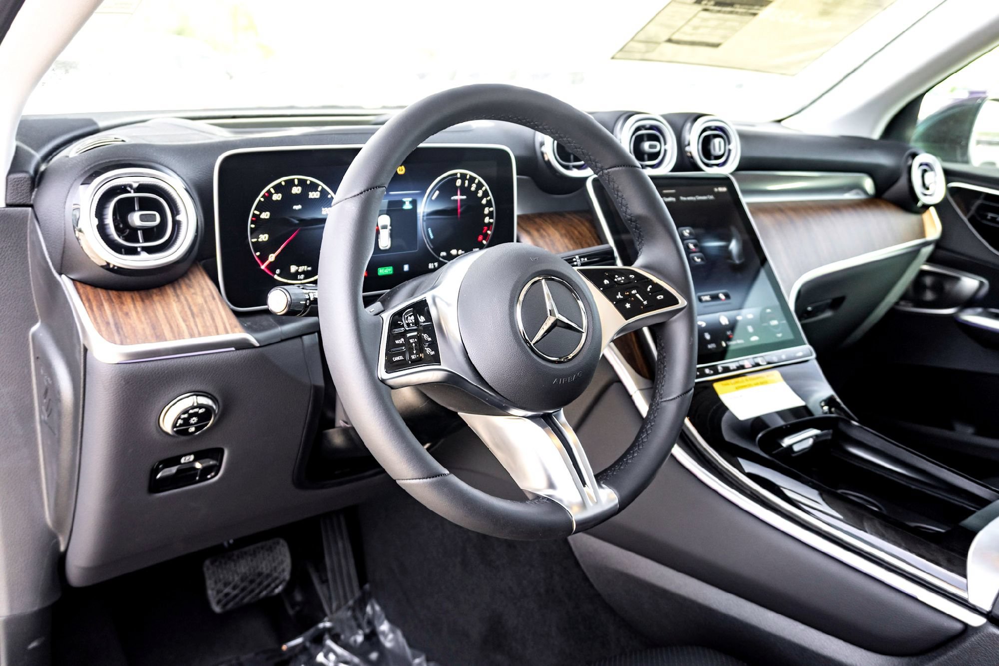 2025 Mercedes-Benz GLC Base - Photo 11