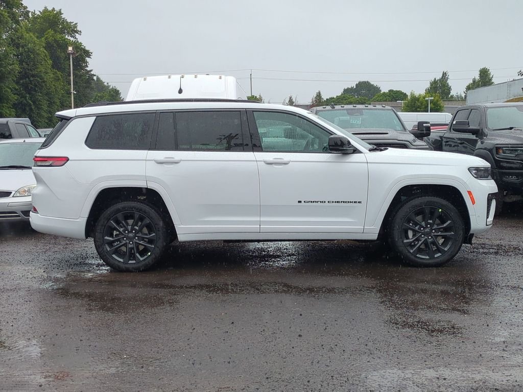 New 2026 Bright White Clear-Coat Exterior Paint Jeep Limited image 4