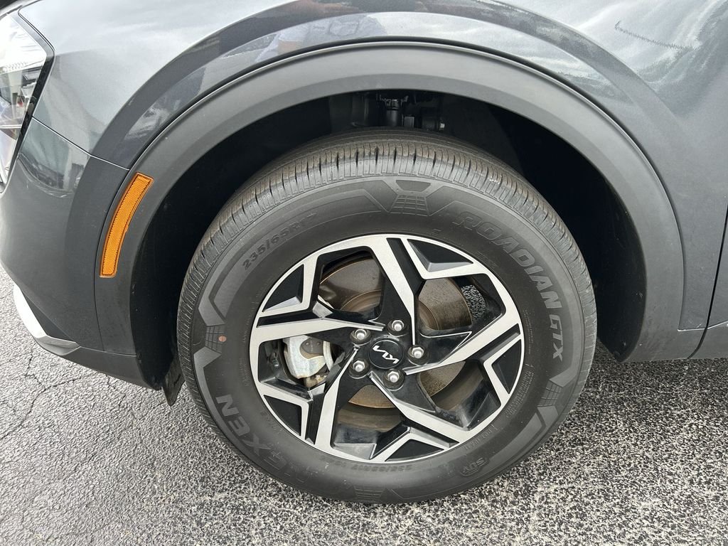 Certified Used 2023 Gray Kia LX image 18