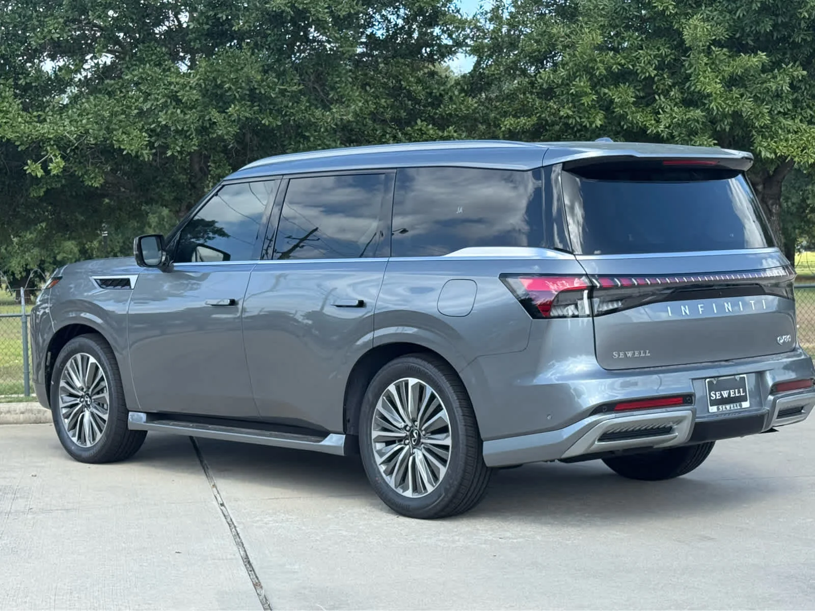 New 2027 DYNAMIC METAL INFINITI Luxe 2WD image 4