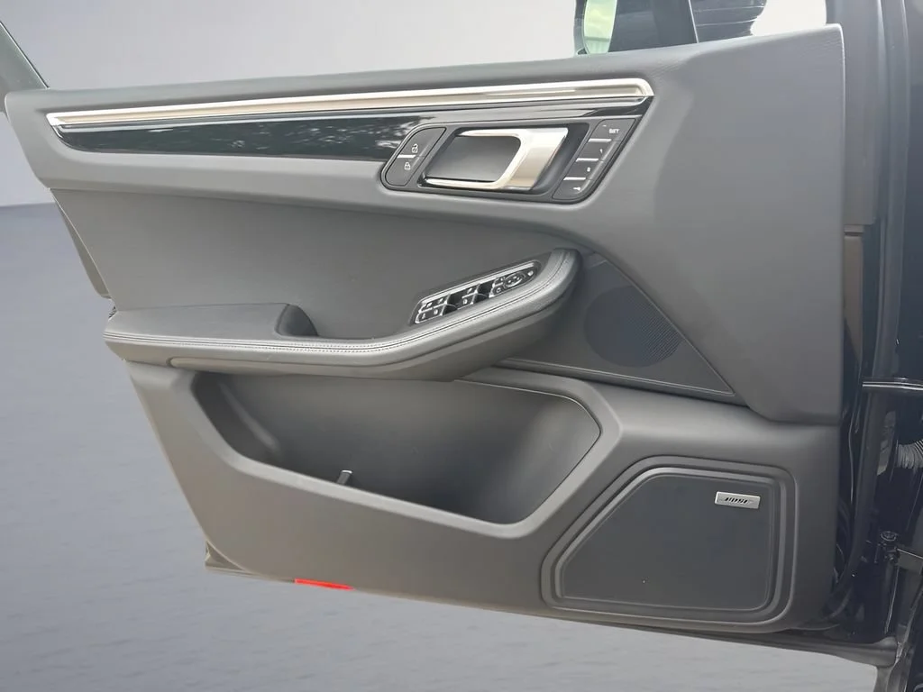 Used 2022  Porsche  image 29