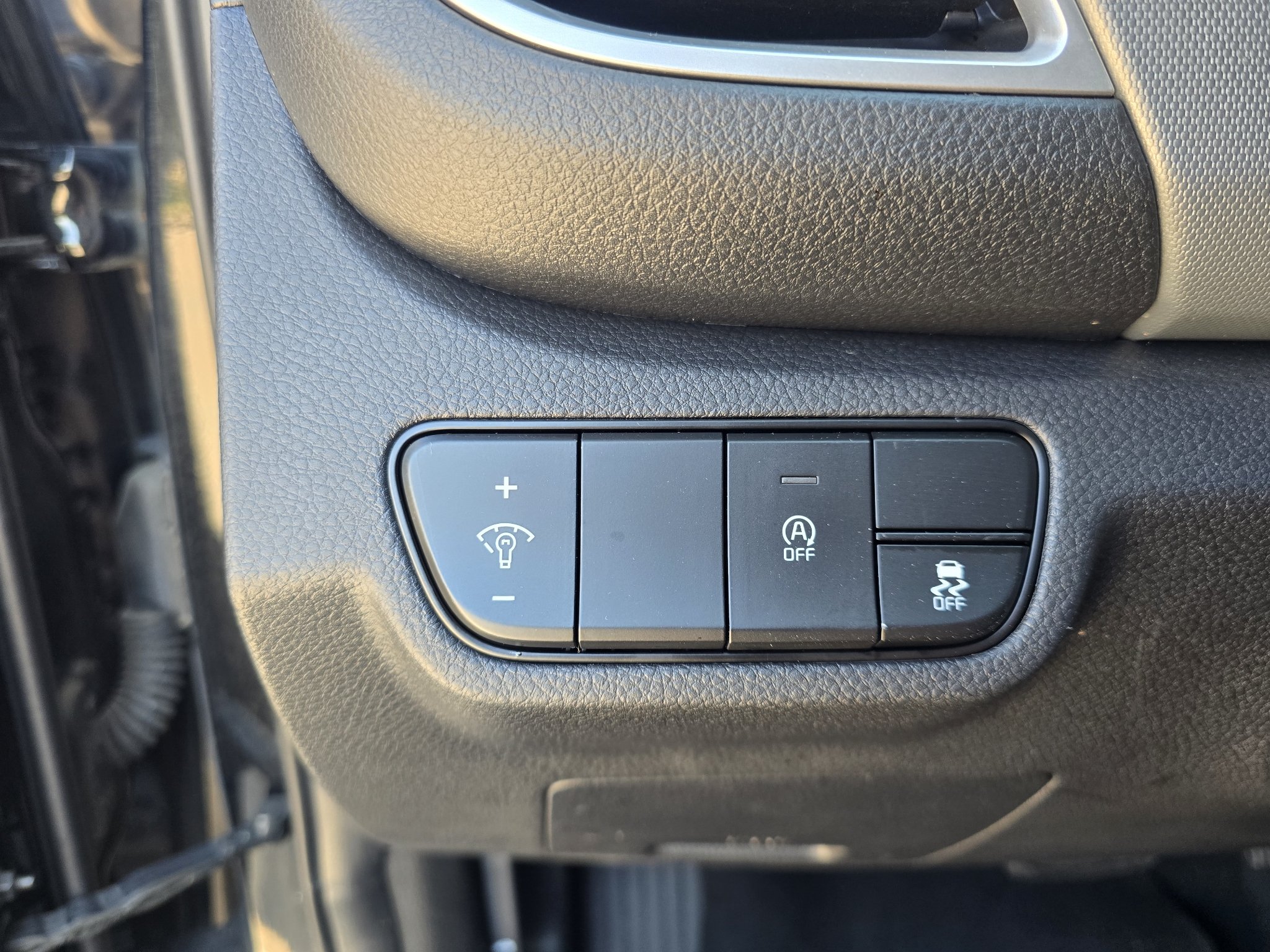 Used 2024 Fusion Black Kia LX image 18