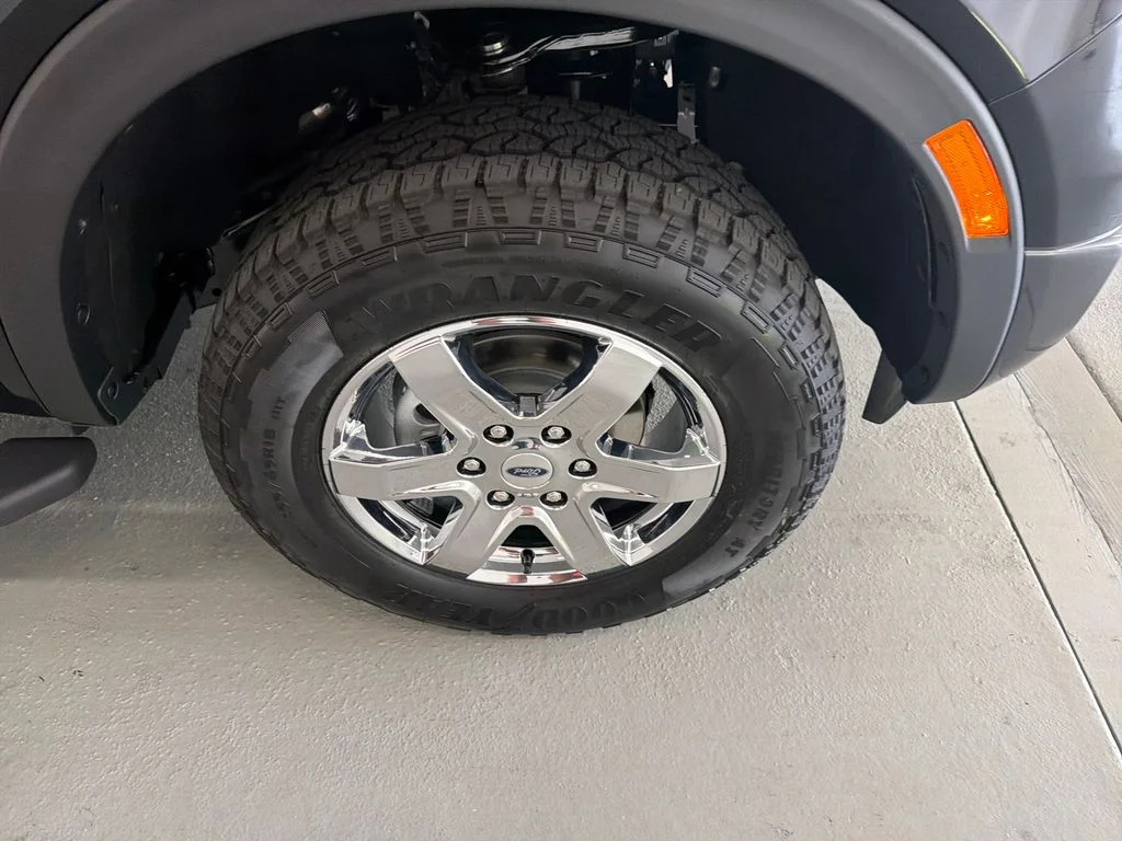 New 2026 Shadow Black Ford XLT image 5