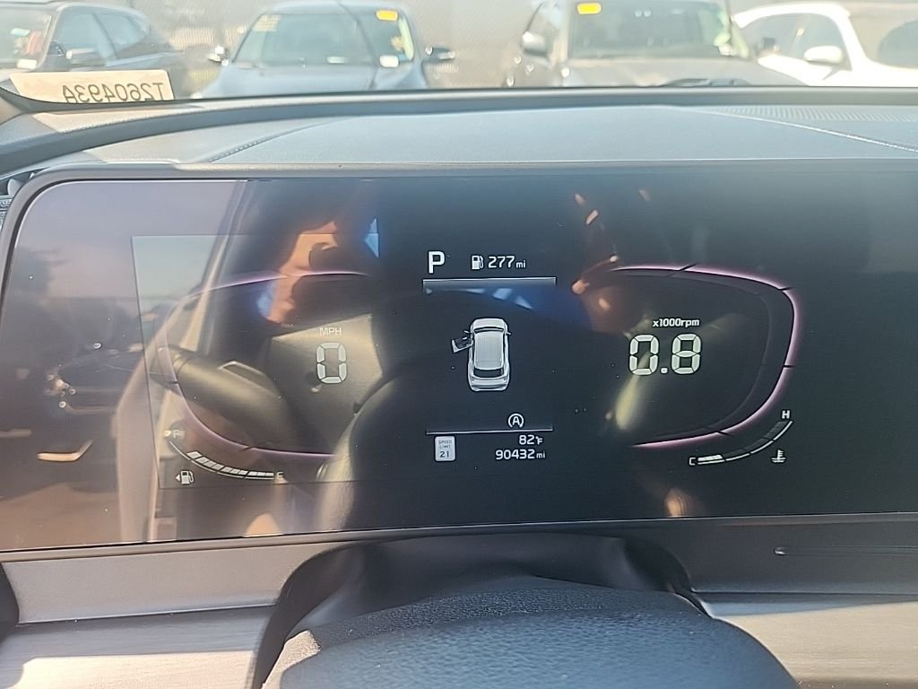 Used 2023 White Kia X-Line image 21