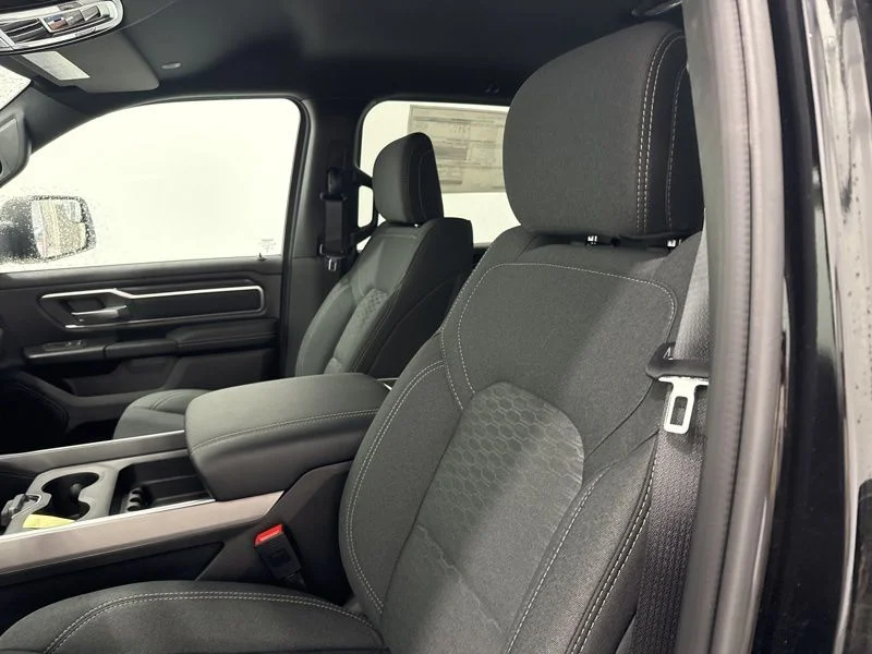 New 2026 Diamond Black Crystal Pearl-Coat Exterior Paint RAM Big Horn/Lone Star image 18