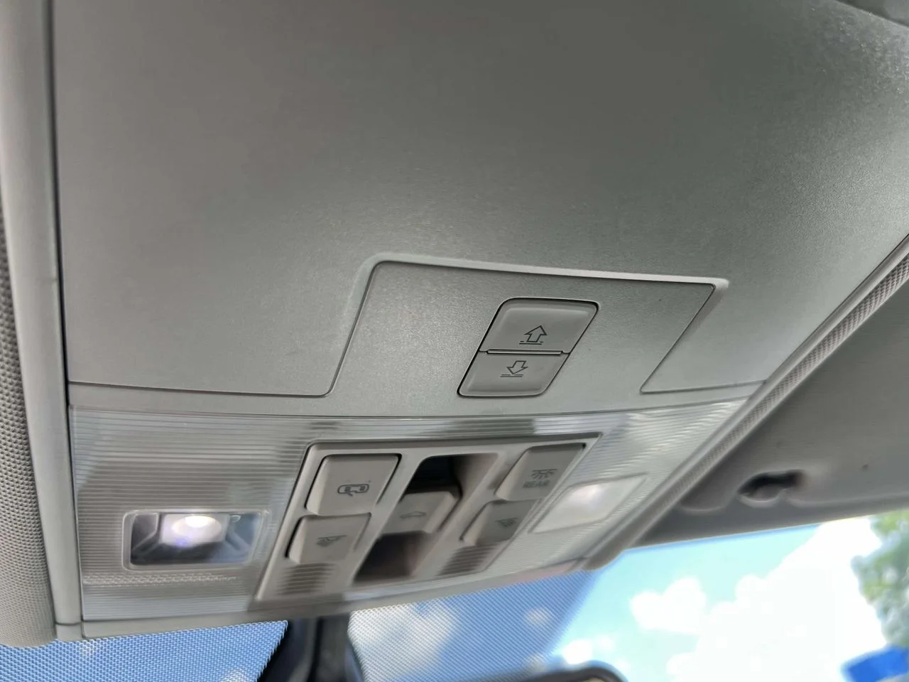 Used 2019 Platinum Gray Metallic Volkswagen 2.0T SE image 47