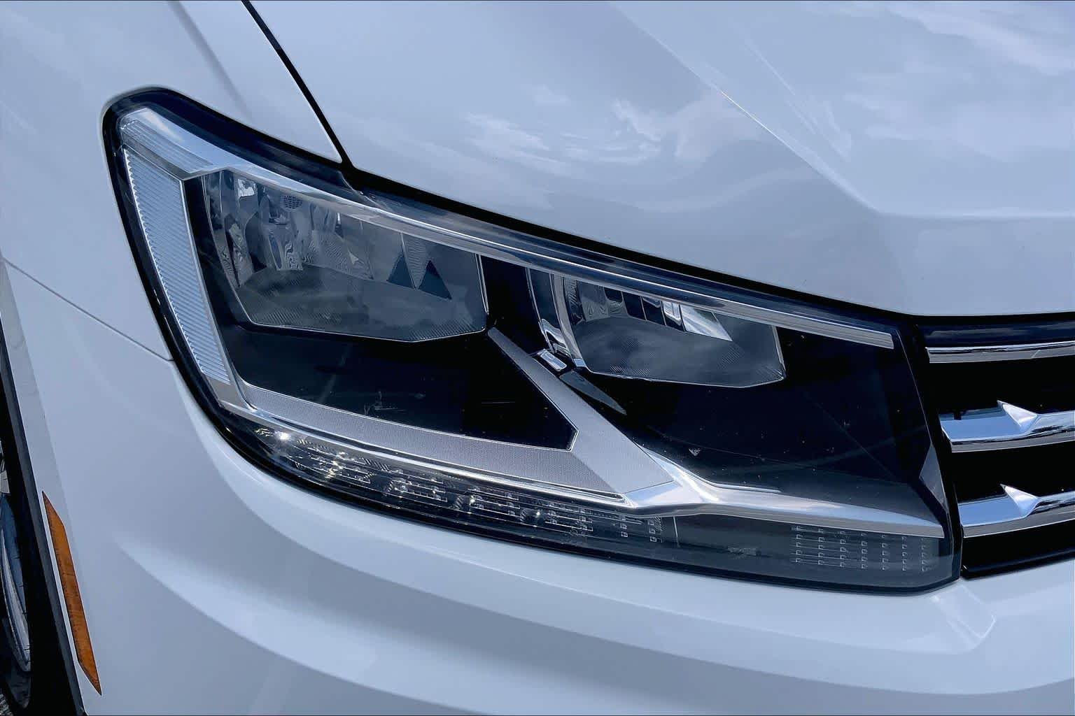 Used 2019 Pure White Volkswagen SE image 27