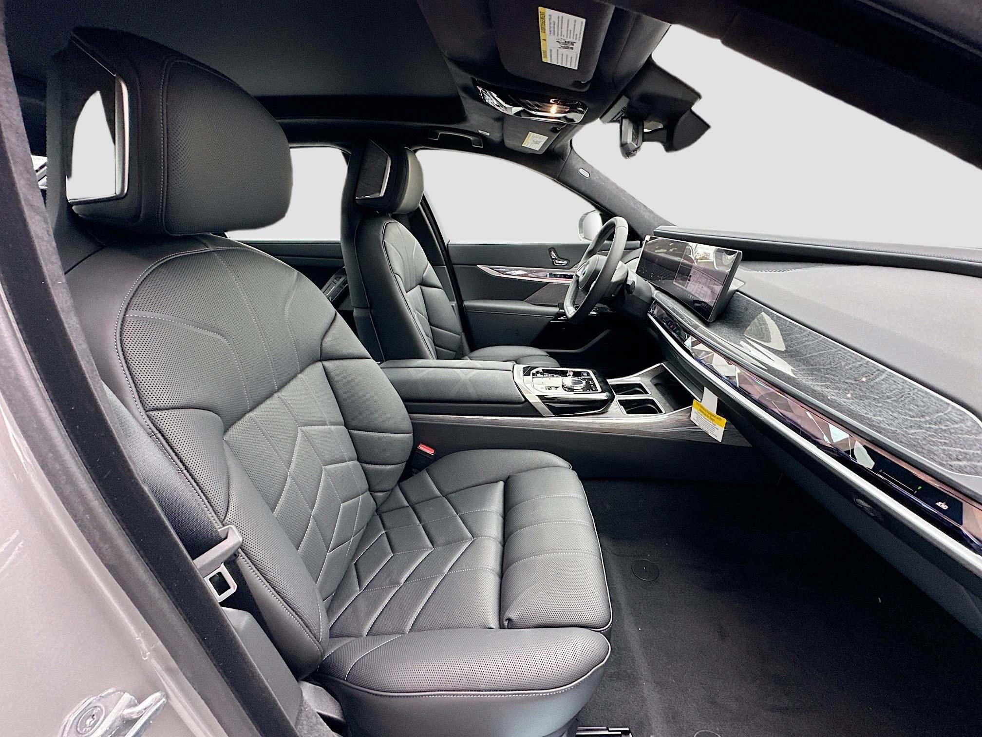 2025 BMW i7 50 - Photo 25