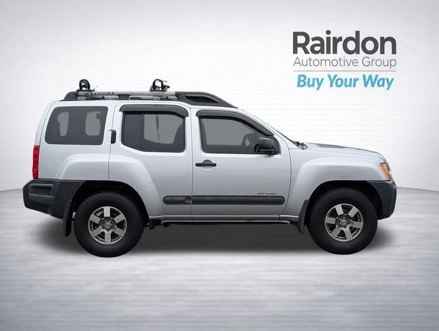 Used 2010 Silver Lightning Metallic Nissan Off-Road image 8
