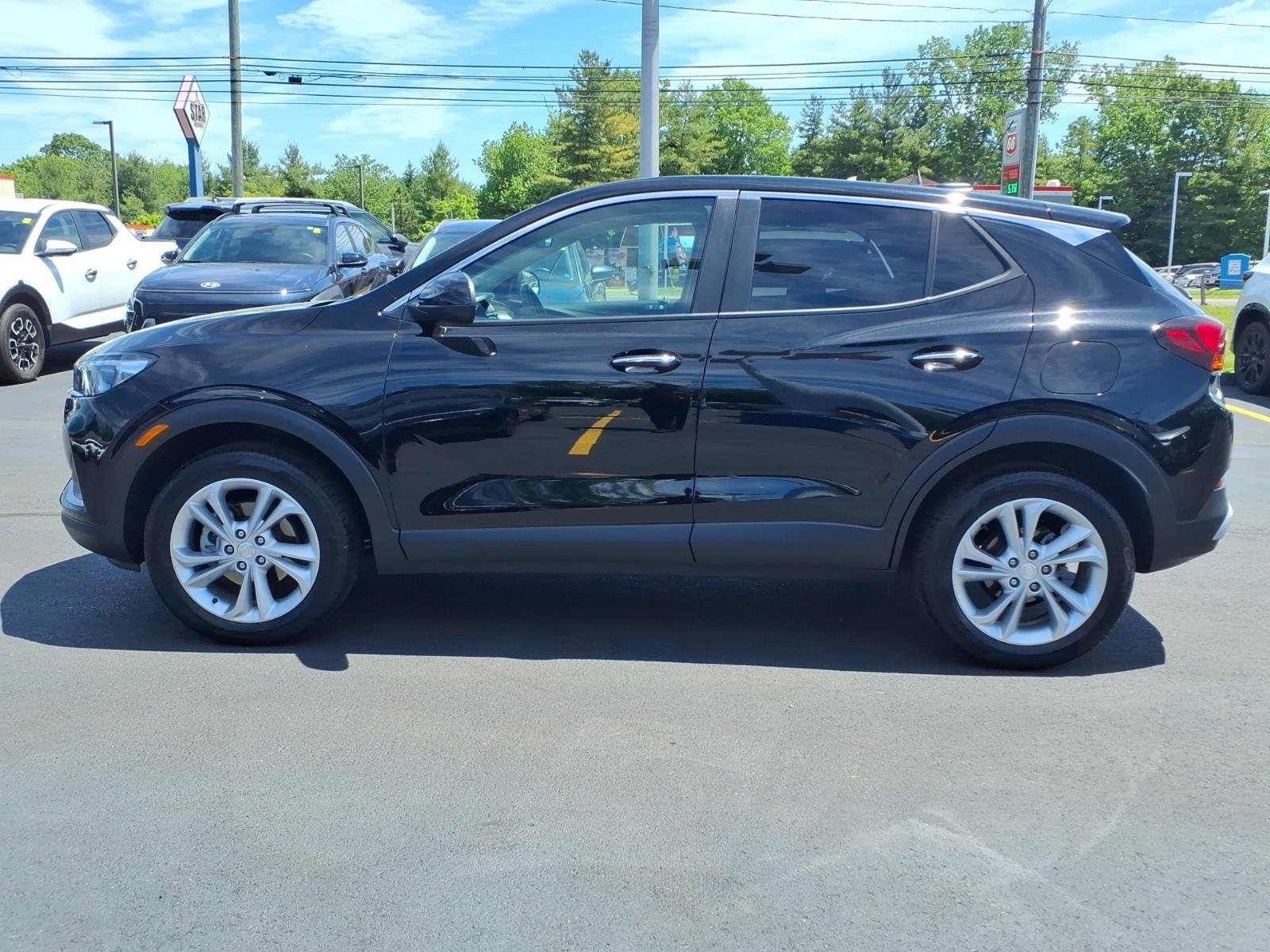 Used 2021 Ebony Twilight Metallic Buick Preferred image 9