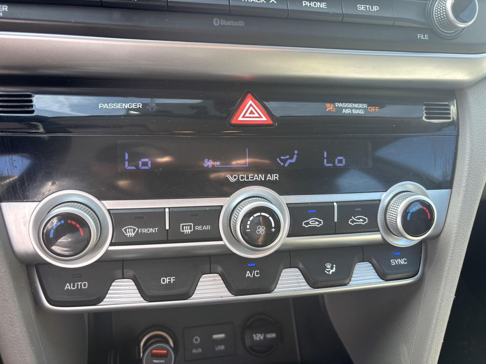 Used 2020 Stellar Silver Hyundai SE image 14