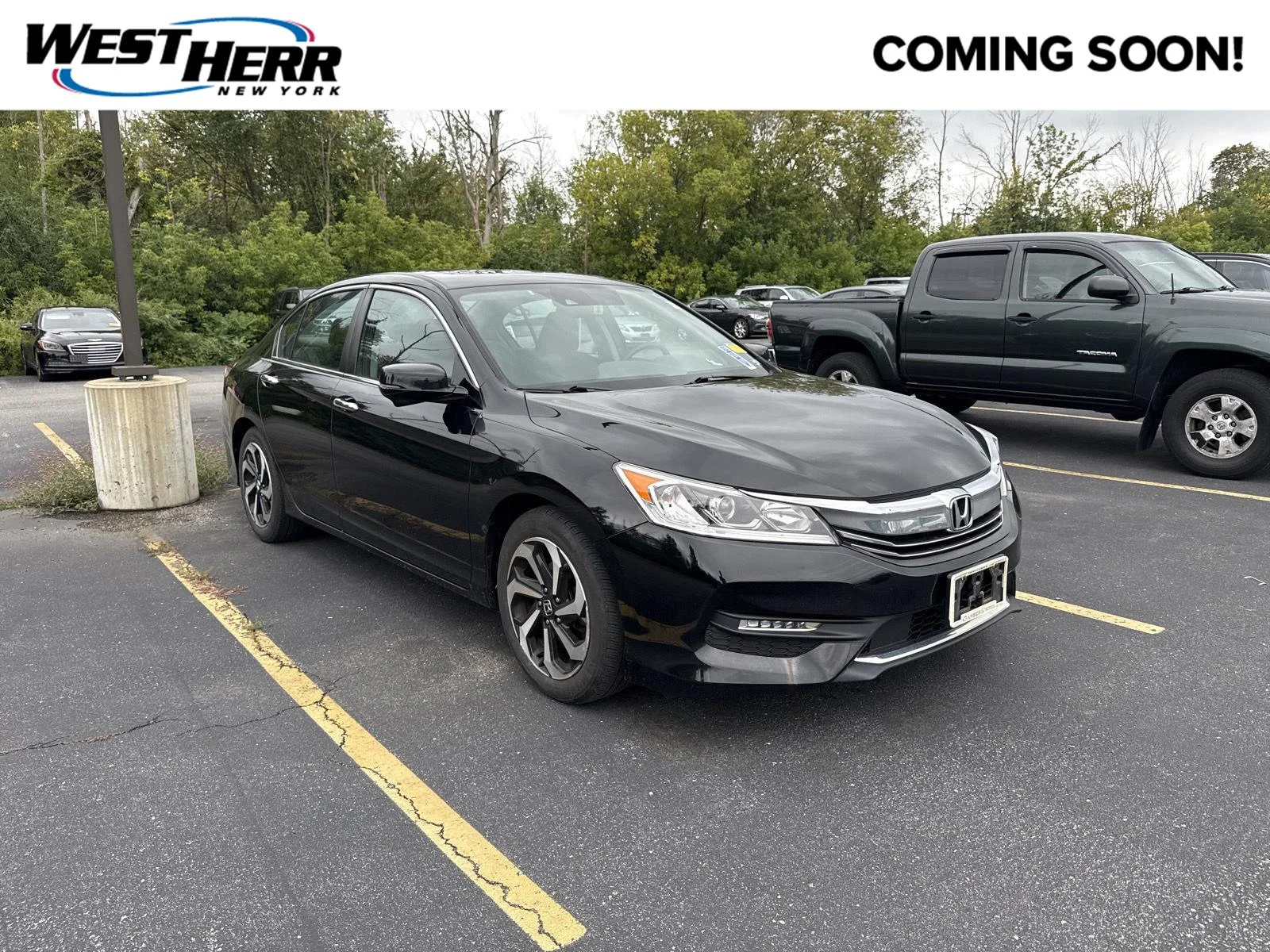 Used 2016  Honda EX image 1