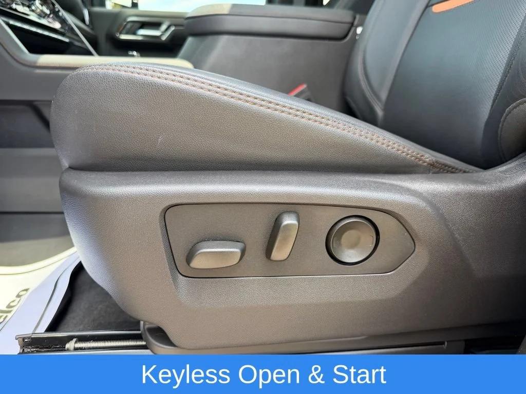 Used 2025 Sterling Metallic GMC AT4 image 28