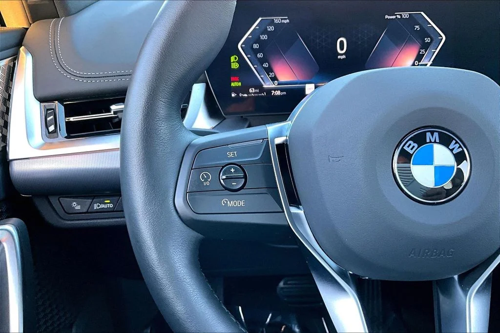 Used 2025 Silver BMW xDrive28i image 11