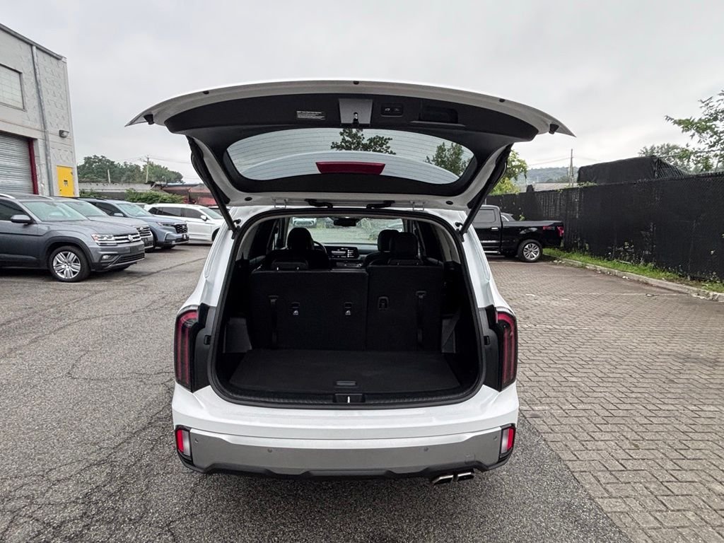 Used 2023 White Kia EX image 28