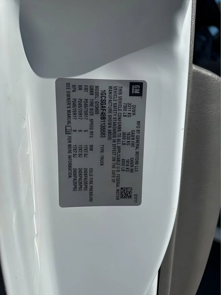 Used 2011 SUMMIT WHITE Chevrolet  image 22