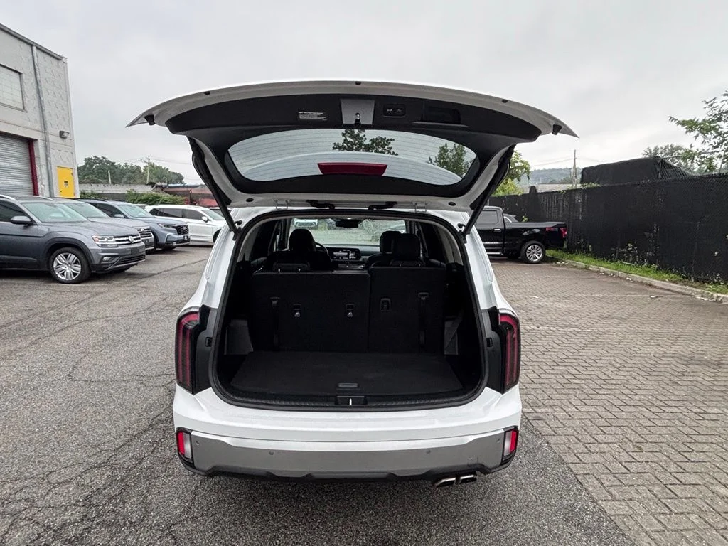 Used 2023 White Kia EX image 28