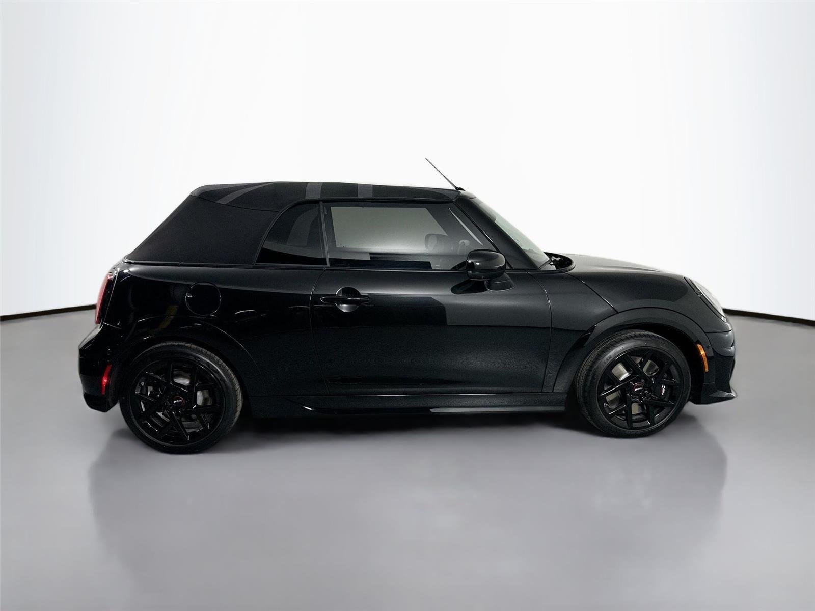 New 2026 Midnight Black II Metallic MINI Iconic image 4