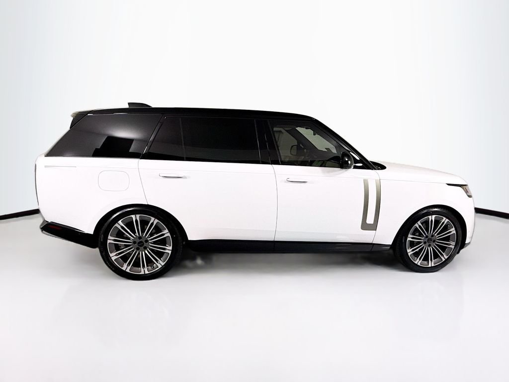 New 2026 Fuji White LAND ROVER SE 7 Seats image 4