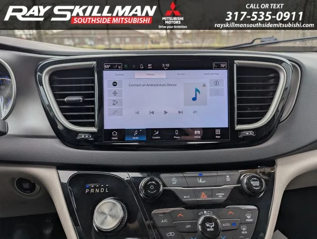 Used 2022 White Chrysler Touring L image 31