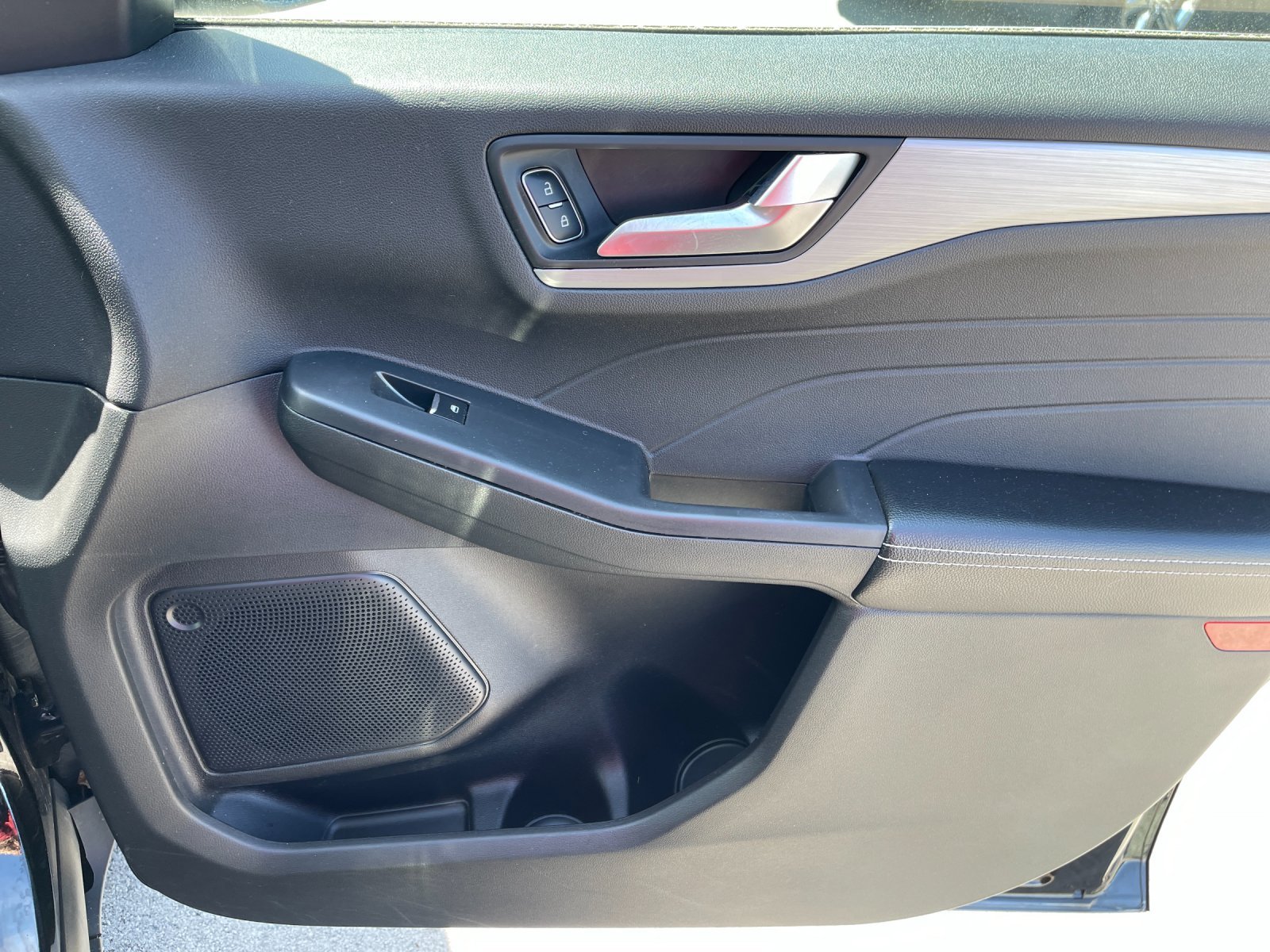 Used 2024  Ford Platinum image 19