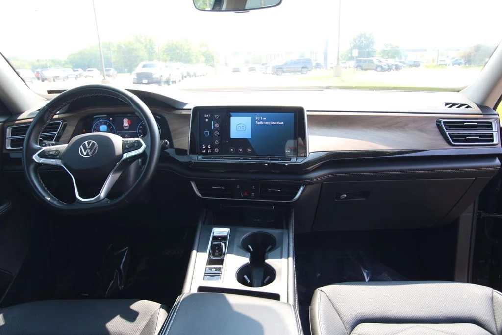 Used 2025  Volkswagen 2.0T SE image 39