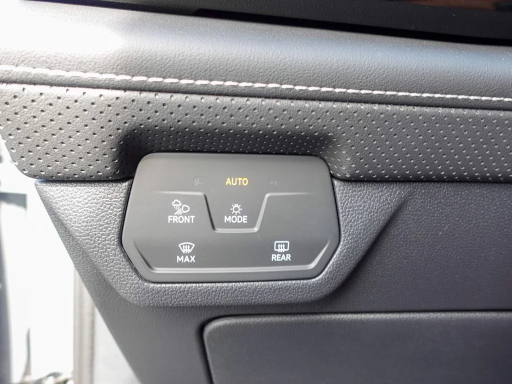 2026 Volkswagen Atlas SE w/Tech - Photo 16