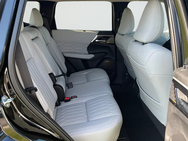 Used 2025 Black Mitsubishi Platinum Edition image 14