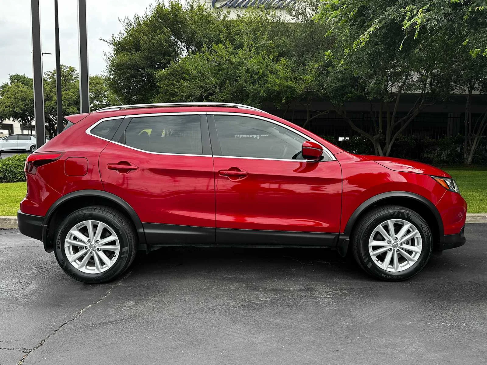 Used 2018  Nissan SV image 6