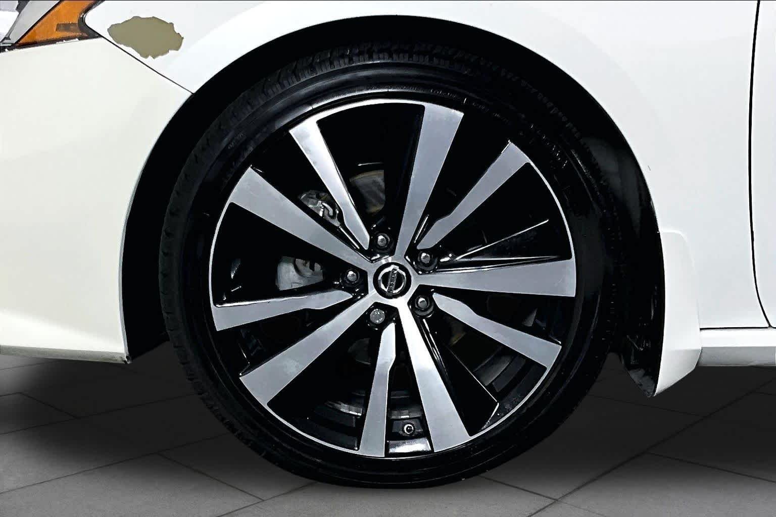 Used 2020 Pearl White Tricoat Nissan 2.5 SR image 10
