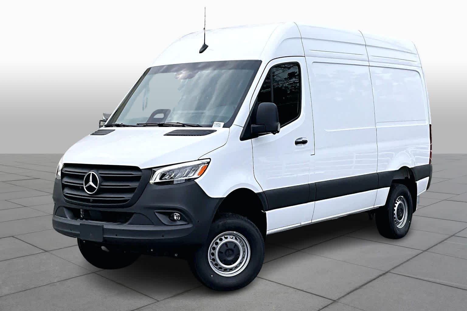 2025 Mercedes-Benz Sprinter 2500 144 WB HO Standard Roof 4x4's photo