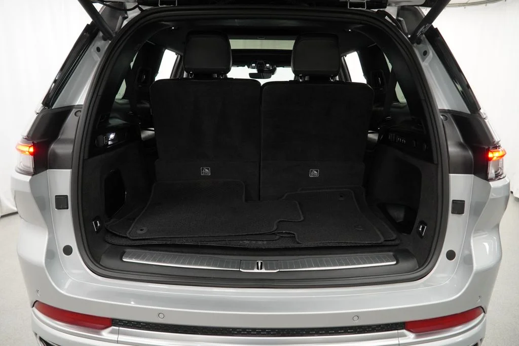 Used 2021 Silver Jeep Summit image 41