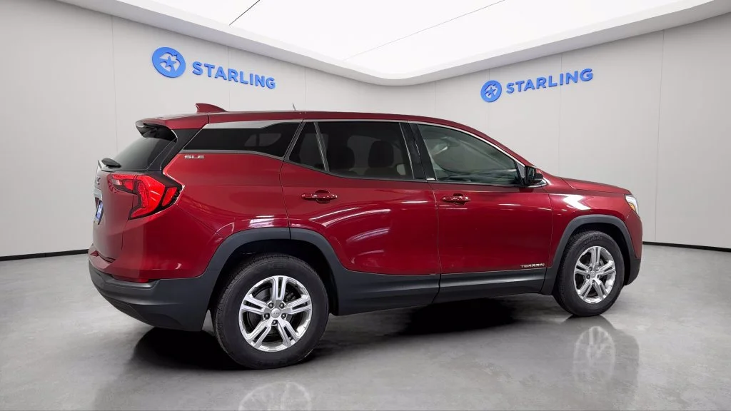 Used 2020 RED QUARTZ TINTCOAT GMC SLE image 10