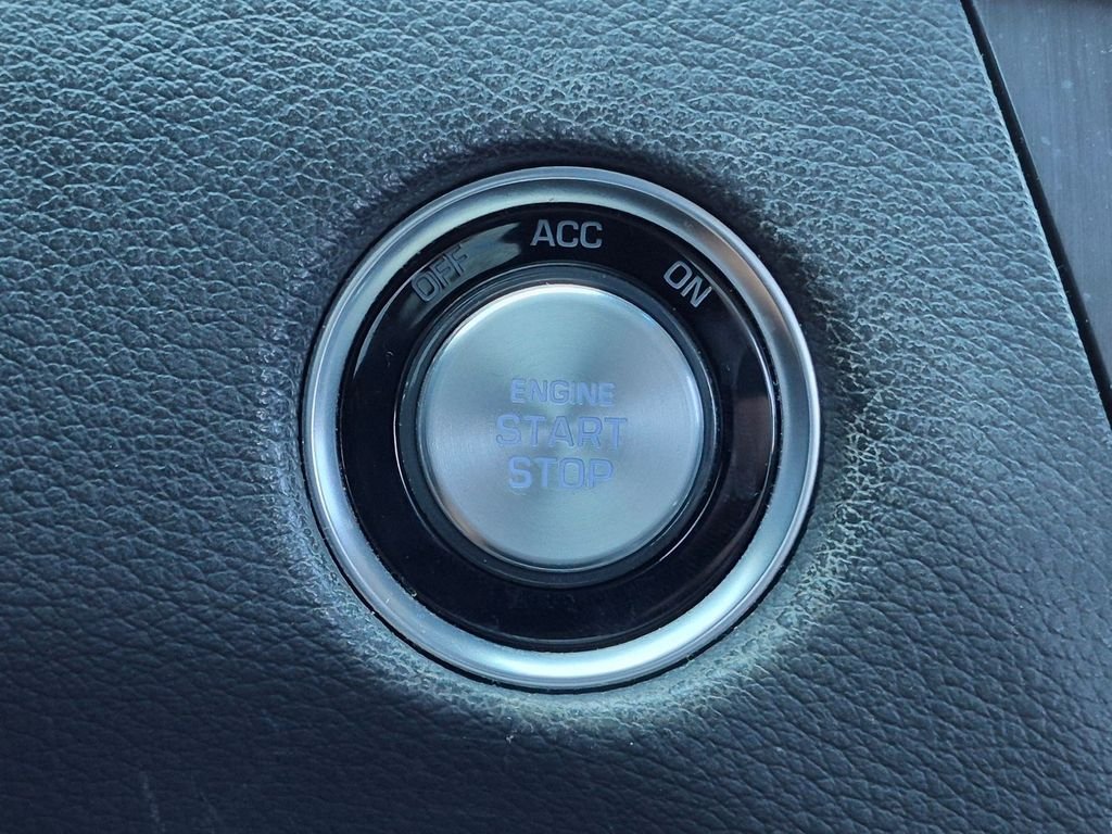 Used 2016 Black Hyundai 3.8 image 15