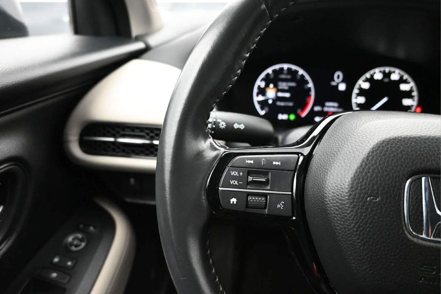 Used 2024 Silver Honda AWD EX-L image 14
