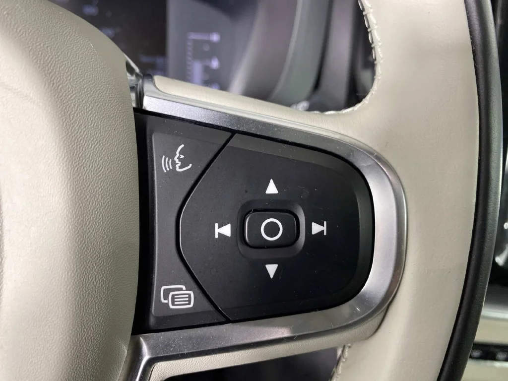 Used 2019 Bright Silver Metallic Volvo T5 Momentum image 15