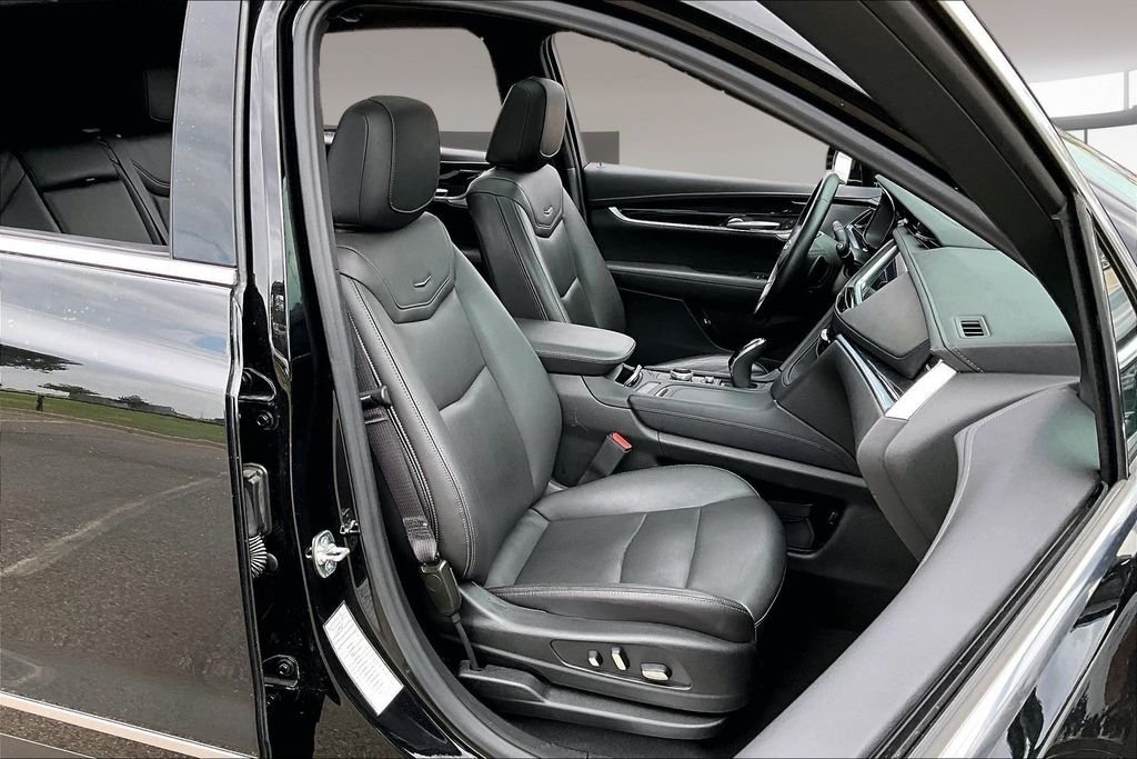 Used 2025 Black Cadillac Premium Luxury image 7